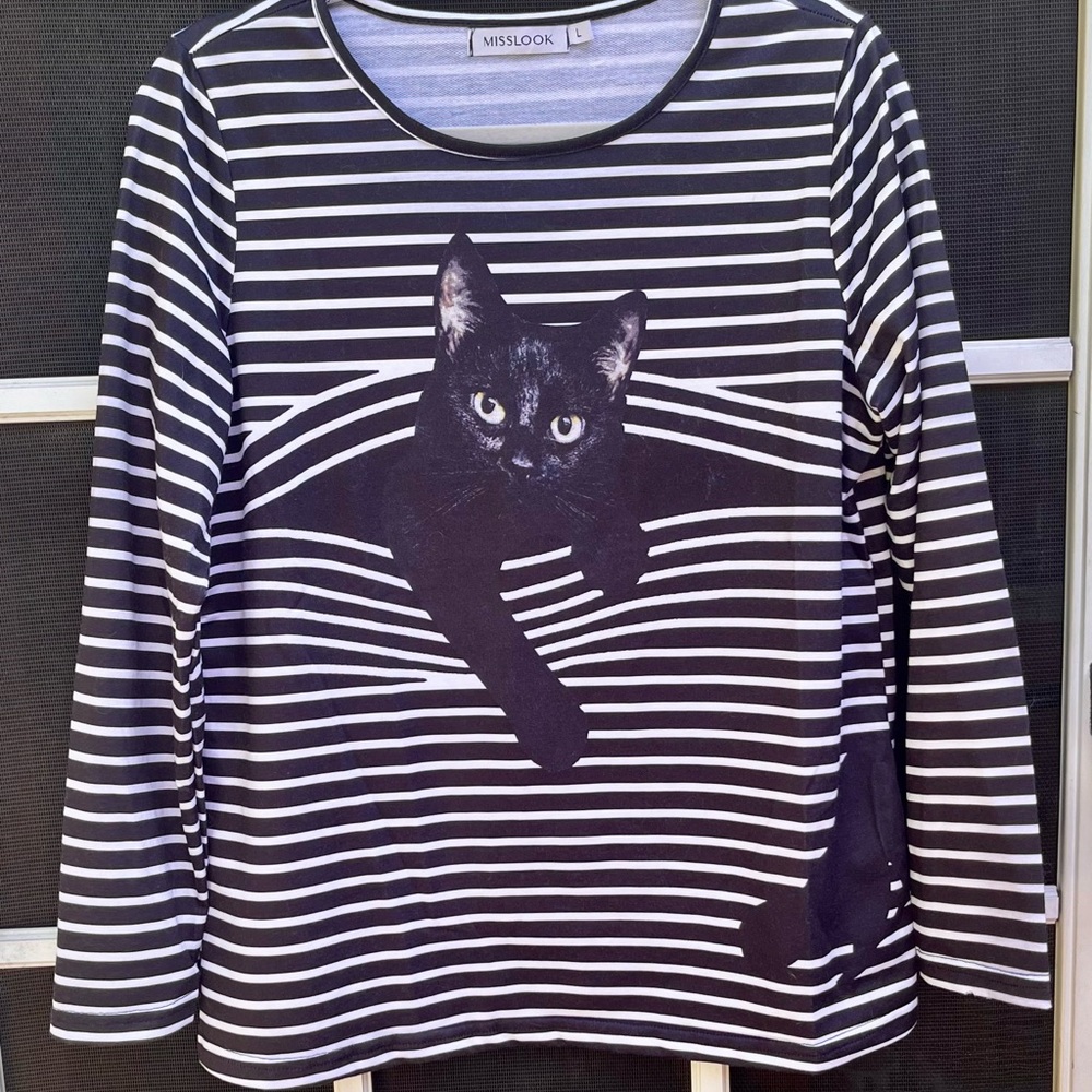 Adorable Cat Tee Shirt🐈‍⬛